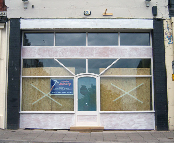 Photo 031 - Shop Front (Mid Build)